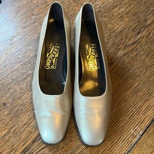 Salvatore Ferragamo women’s 8 1/2 AAA